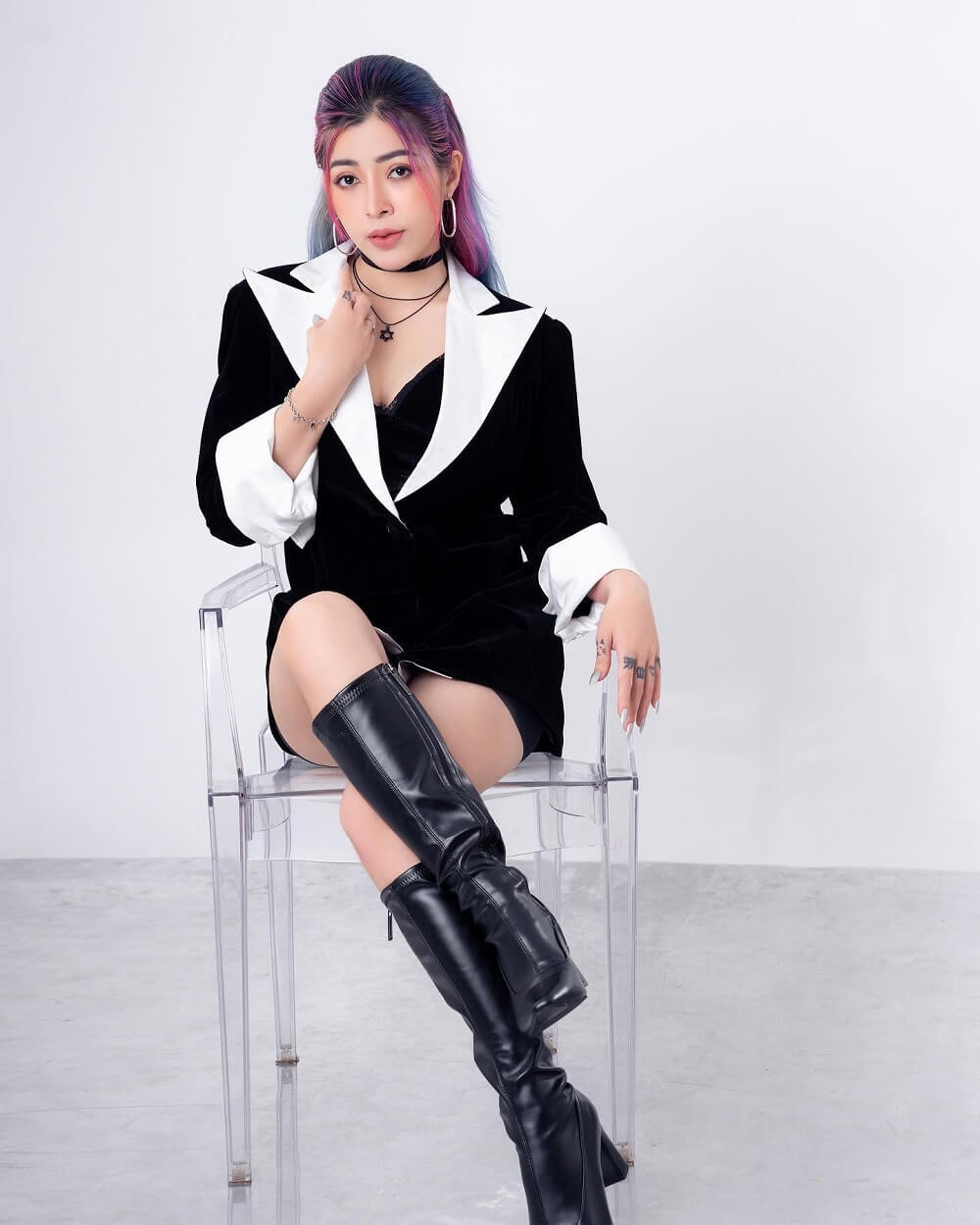 Linh barbie xinh đẹp quyến rũ