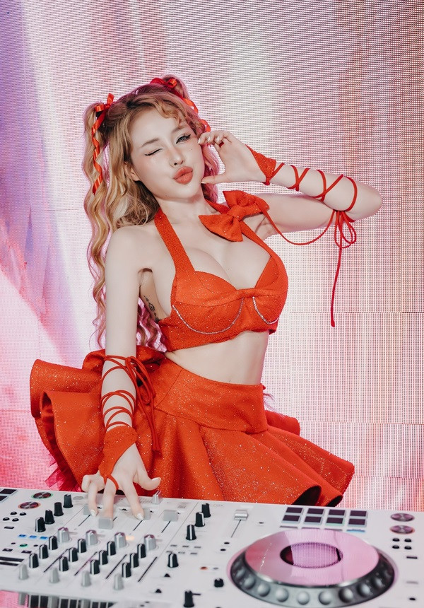 Ngân 98 xinh đẹp với tóc dài