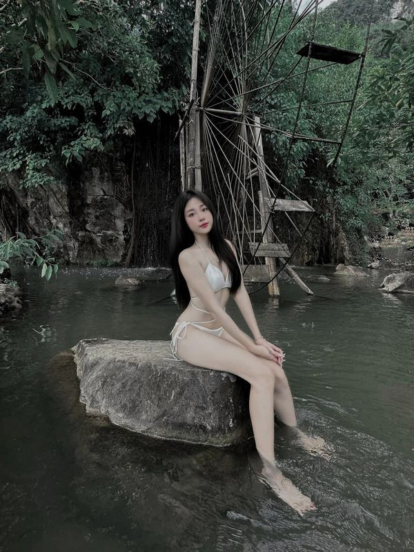 alt: Nguyễn Trà My khoe vẻ đẹp rạng ngời trong bộ bikini